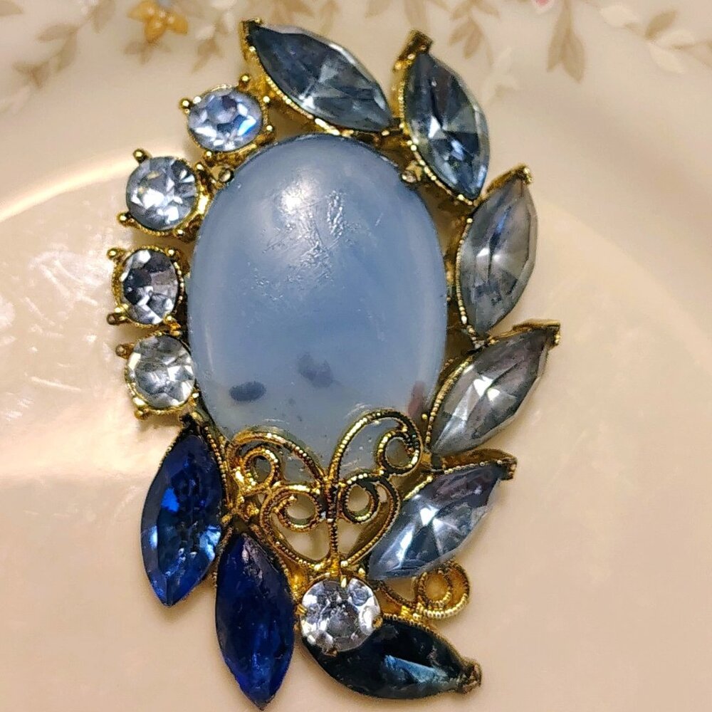 Vtg 50s Blue Frosted Cabachon Rhinestones Navettes Luxury Filigree Brooch